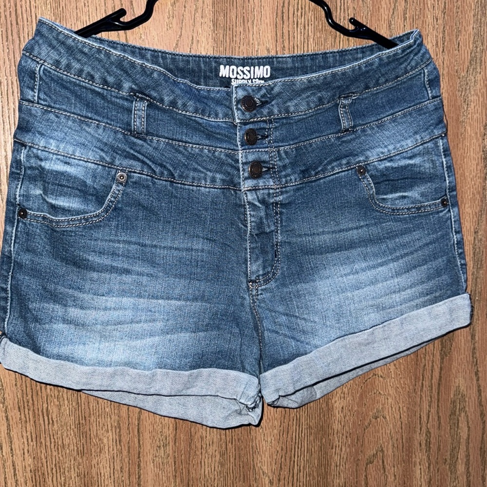 Mossimo high waisted shorts
Jeans